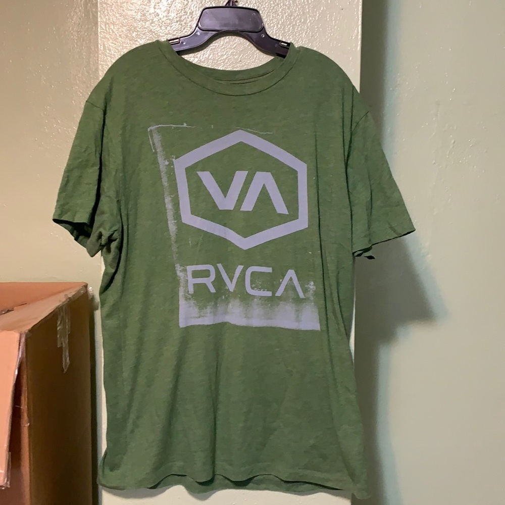 Men’s RVCA Tee!